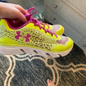 Under armour  tennis shoes